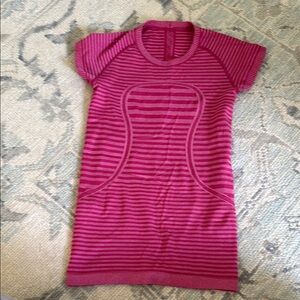 Lululemon swiftly tech short sleeve size 4